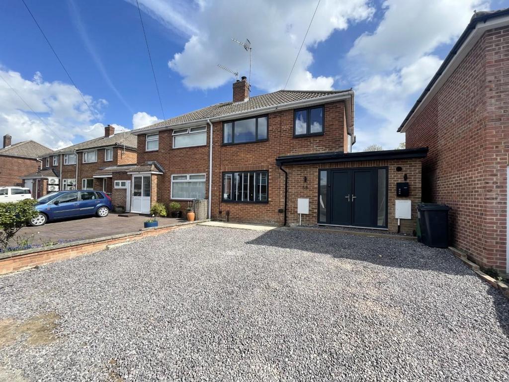 Lavington Drive, Longlevens, Gloucester 3 bed semidetached house £