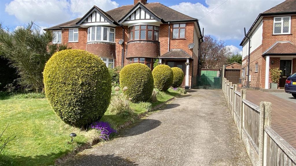 Wolvey Road, Burbage, Hinckley 3 bed semidetached house for sale £
