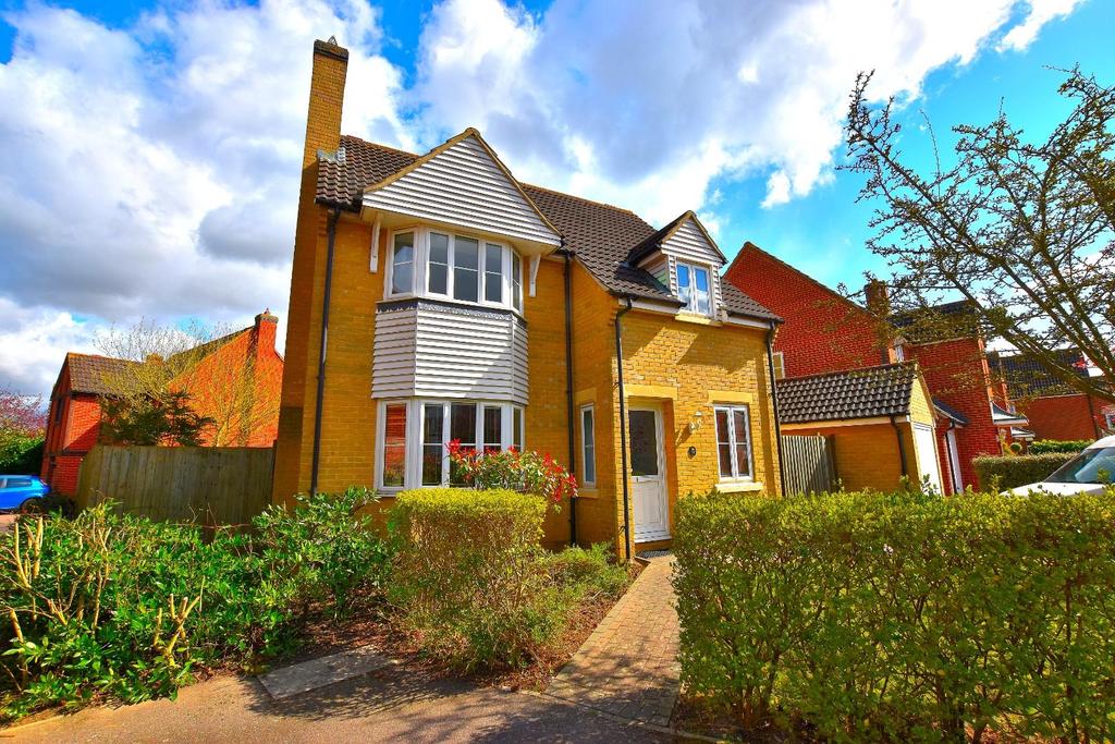 Spruce Avenue, Dunmow 3 bed detached house £1,550 pcm (£358 pw)