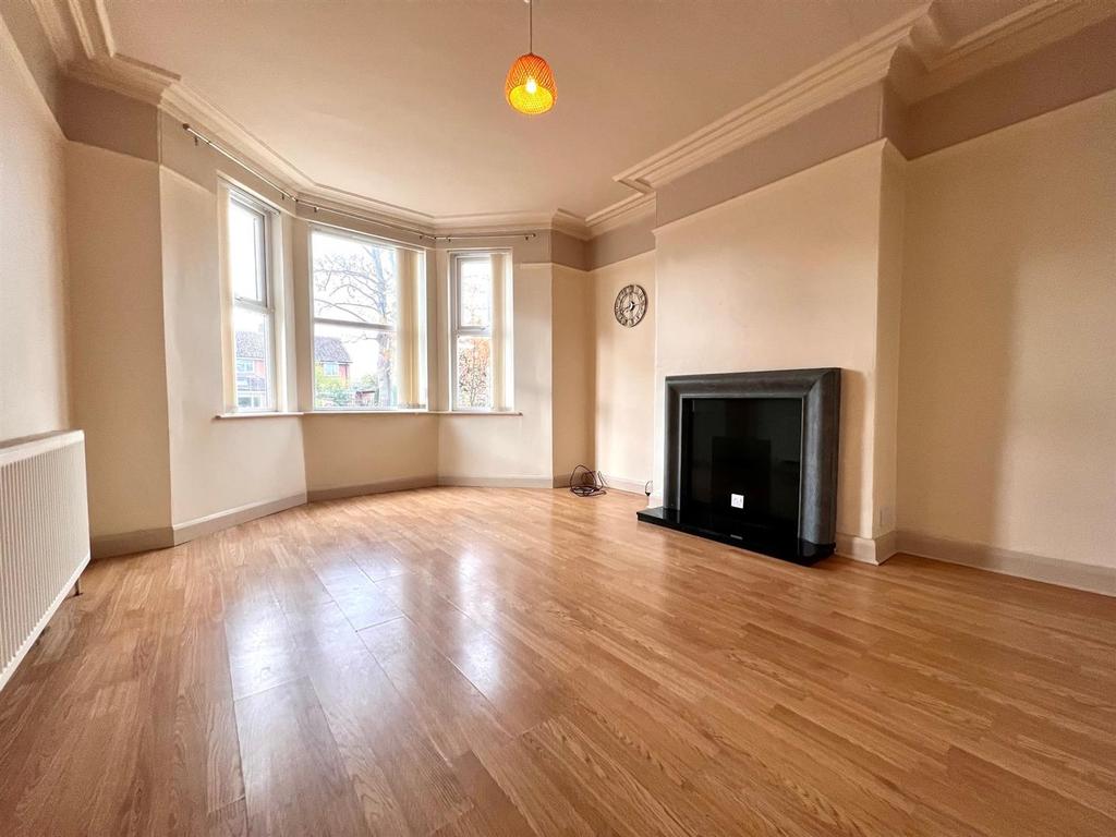 Station Road, Haxby, York 3 bed end of terrace house £1,100 pcm (£254 pw)