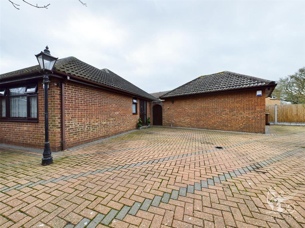 Lodge Lane, Grays 3 bed detached bungalow £600,000