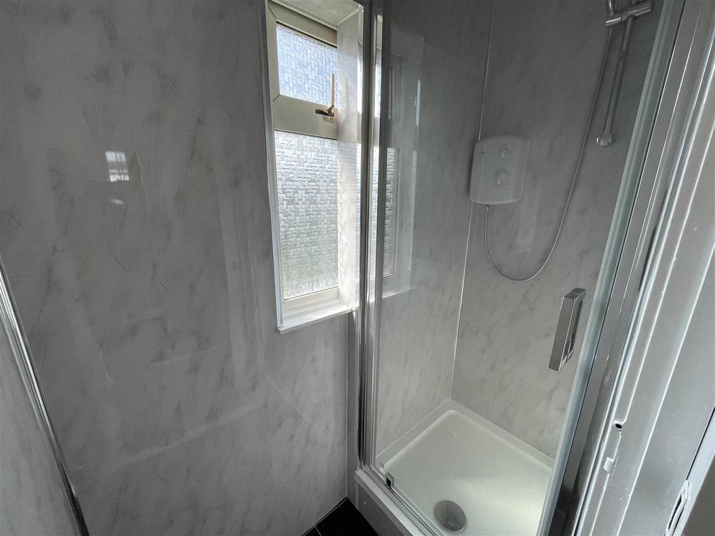 Separate Shower Room