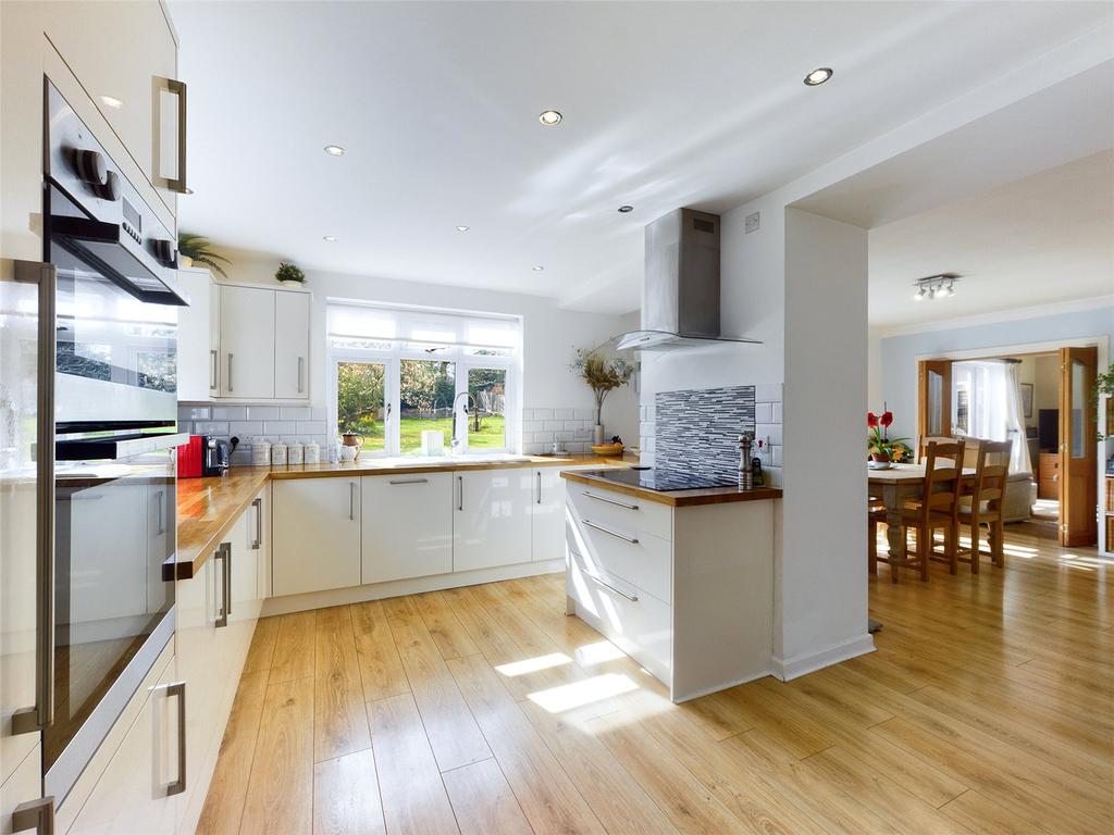 Meriden Avenue, Stourbridge, DY8 6 bed detached house £625,000