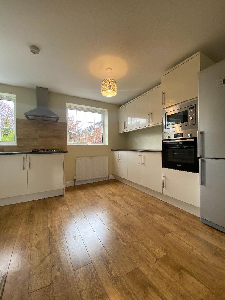 Paul Gardens, Croydon, CR0 4 bed terraced house £2,250 pcm (£519 pw)