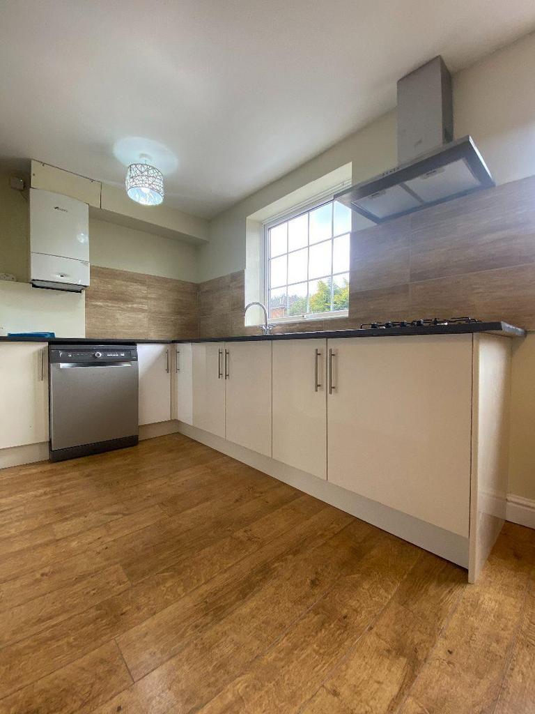 Paul Gardens, Croydon, CR0 4 bed terraced house £2,250 pcm (£519 pw)