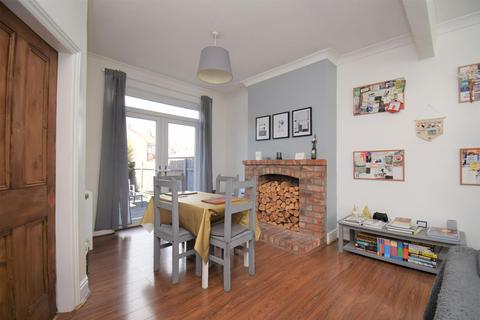 984 Hessle Road, Hull, HU4 7AL