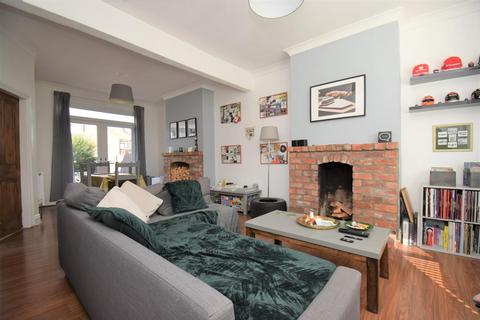 984 Hessle Road, Hull, HU4 7AL