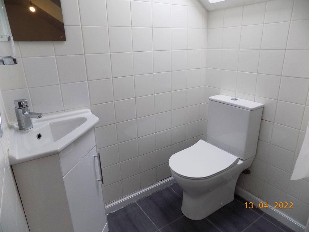 Bedroom 2 Toilet