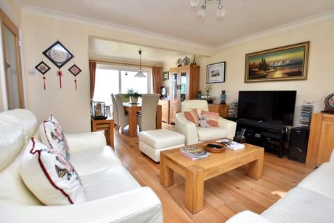 3 bedroom detached house for sale - Lindfield Close, Saltdean, Brighton, East Sussex, BN2