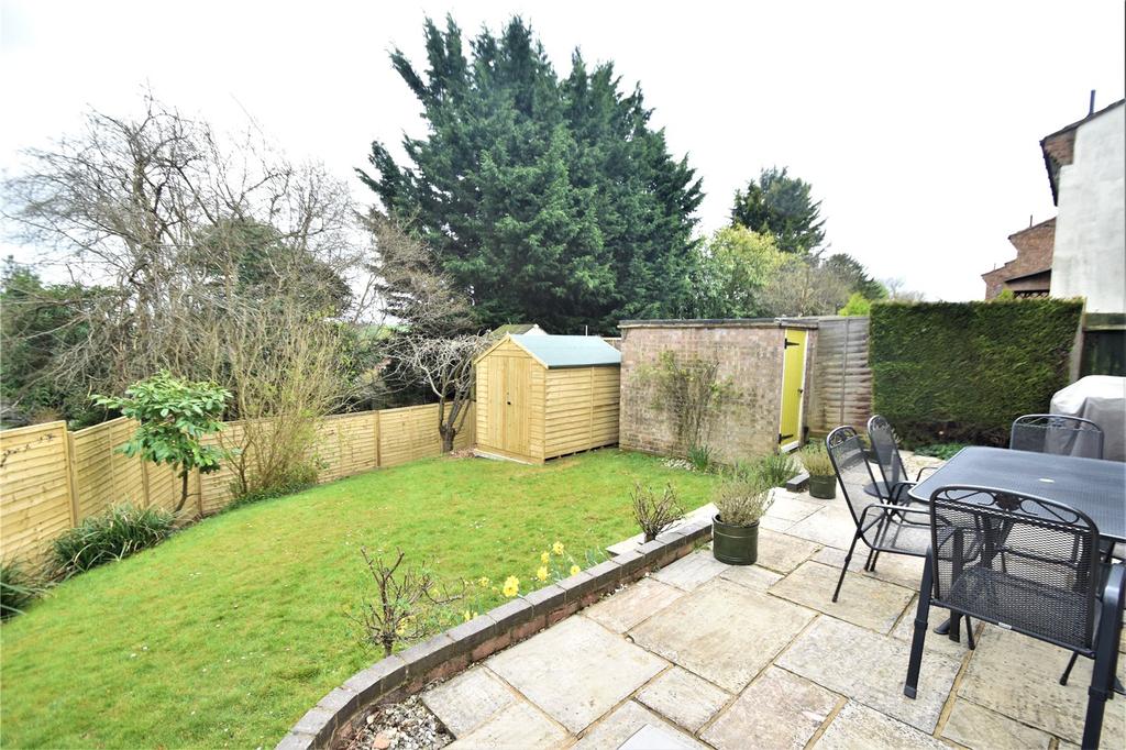 Quarrendon Road, Amersham, Buckinghamshire, HP7 3 bed end of terrace