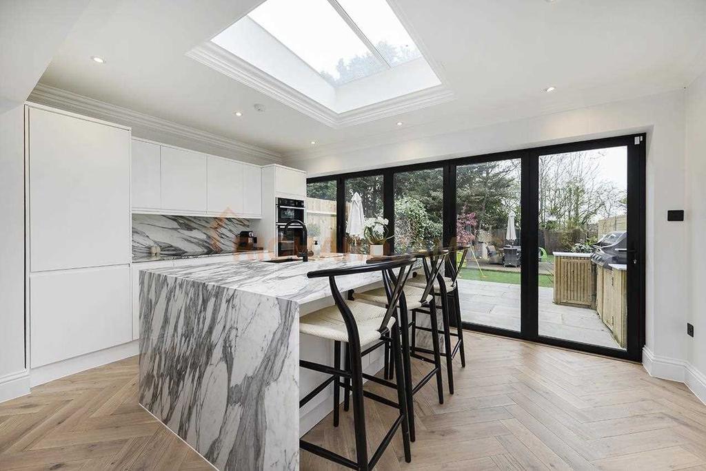 Cavendish Crescent, Elstree 3 bed house £999,950