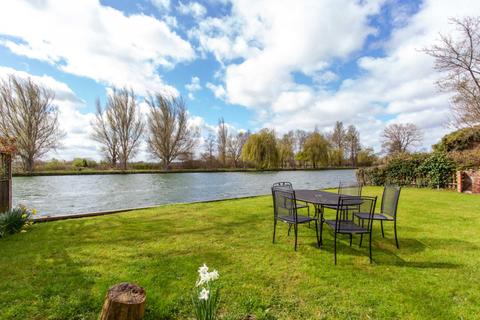 7, Warrenside The Warren, Caversham, Reading, RG4 7TQ