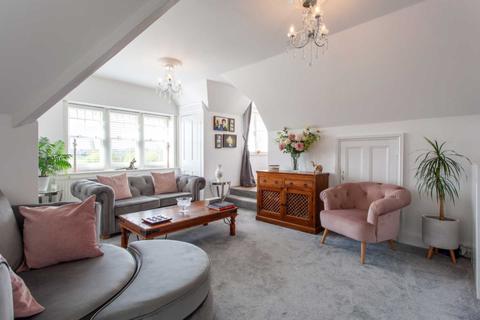 7, Warrenside The Warren, Caversham, Reading, RG4 7TQ