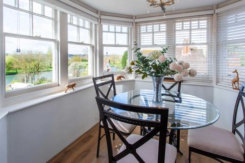 7, Warrenside The Warren, Caversham, Reading, RG4 7TQ