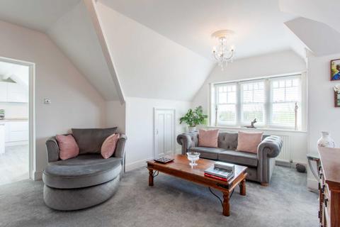 7, Warrenside The Warren, Caversham, Reading, RG4 7TQ