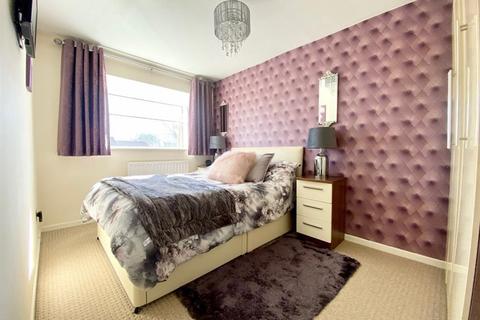 36 Farnaby Drive, High Green, Sheffield, S35 4NY
