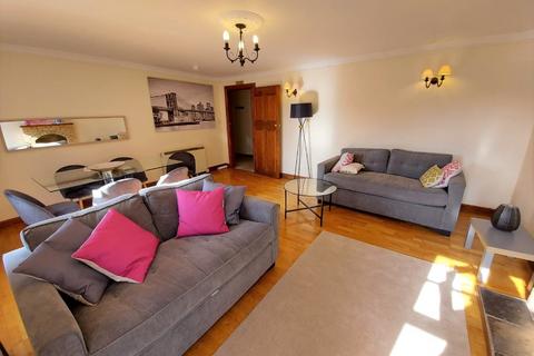 3 bedroom flat to rent, Castle Street, Aberdeen, AB11