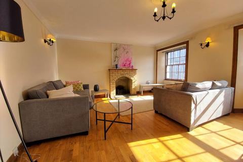 3 bedroom flat to rent, Castle Street, Aberdeen, AB11