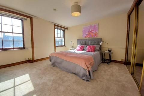 3 bedroom flat to rent, Castle Street, Aberdeen, AB11
