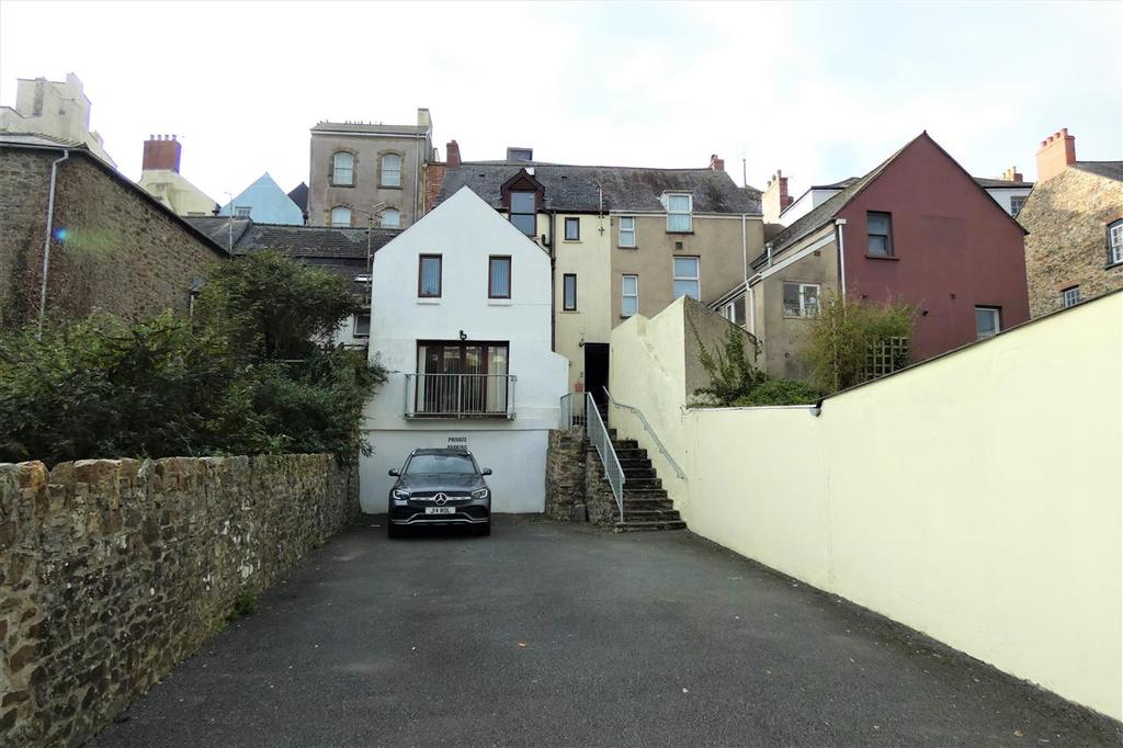 Dark Street, Haverfordwest 3 bed townhouse £175,000