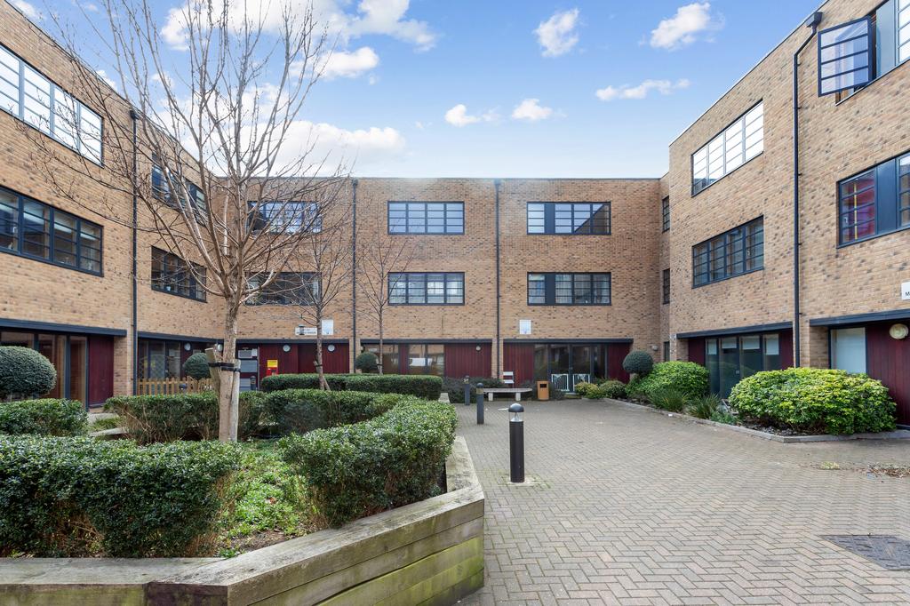 Mildmay Avenue, N1 2 bed flat for sale £475,000