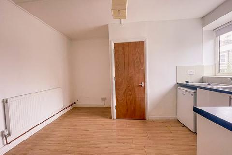 Studio to rent, Holloway Road N7