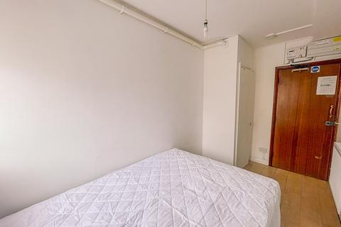 Studio to rent, Holloway Road N7