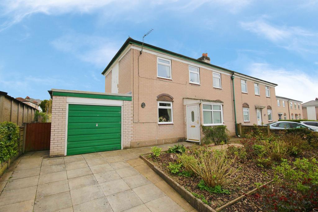 Barrymore Road, Weaverham, CW8 2 bed semidetached house £210,000