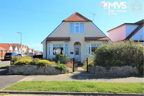 3 bedroom bungalow for sale, Hazlemere Road, Holland-on-Sea