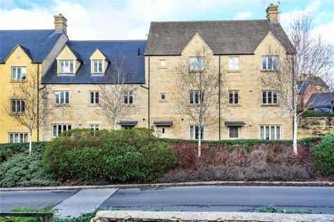 2 bedroom apartment to rent, Cross Close, Cirencester, GL7