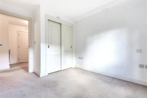 2 bedroom apartment to rent, Cross Close, Cirencester, GL7