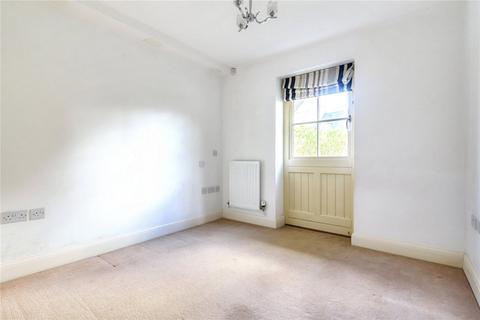 2 bedroom apartment to rent, Cross Close, Cirencester, GL7