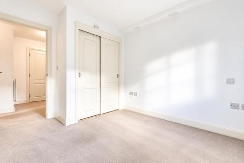 2 bedroom apartment to rent, Cross Close, Cirencester, GL7