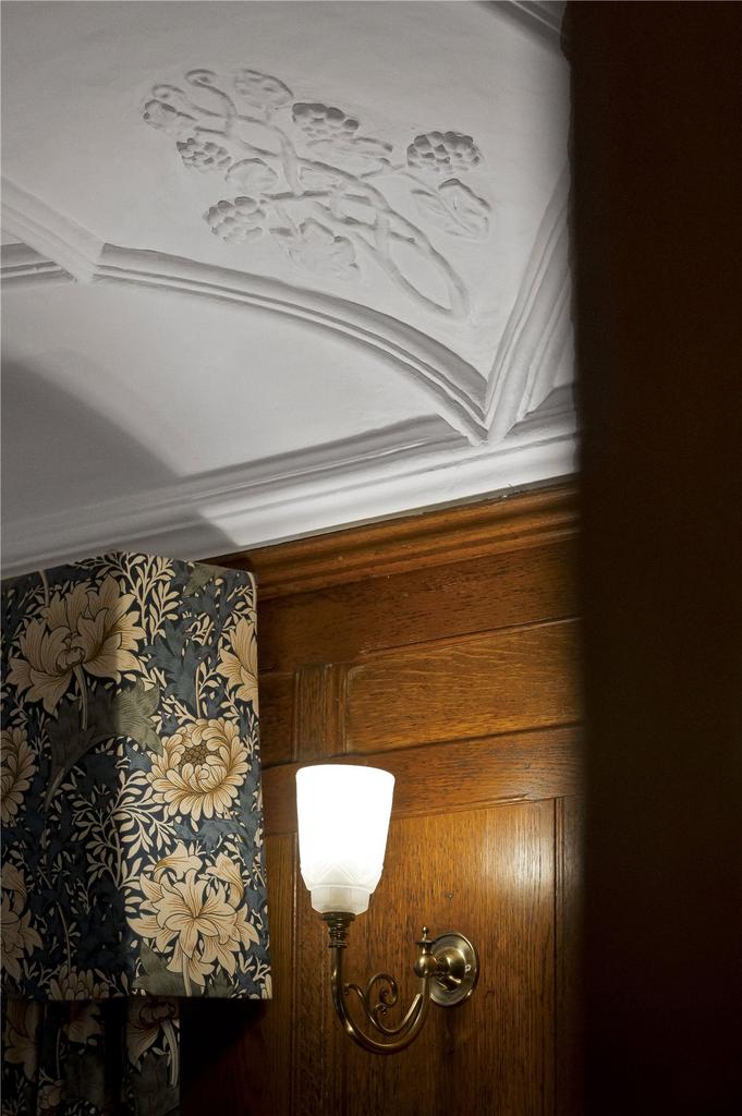 Moulded Ceiling