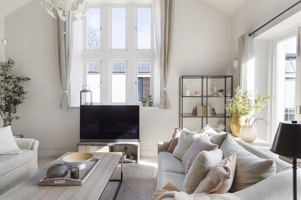 Sitting Room Feature