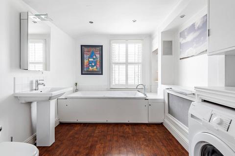 50 Graveney Road, London, SW17 0EH