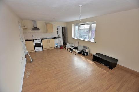 3 bedroom block of apartments for sale - BUY TO LET OPPORTUNITY - 3 FLATS IN FEATHERSTONE