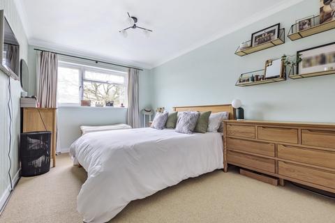 11, Mount Court Crescent Road, Kingston Upon Thames, KT2 7RQ