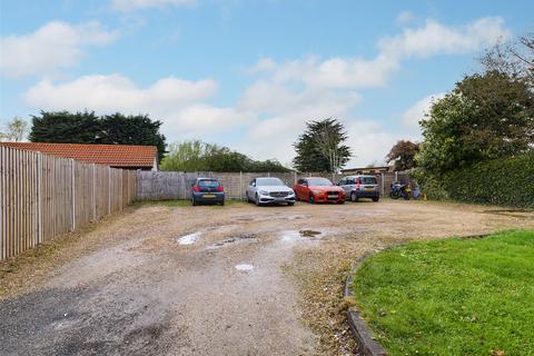 7, Saxon Court Hithermoor Road, Staines, TW19 6BA
