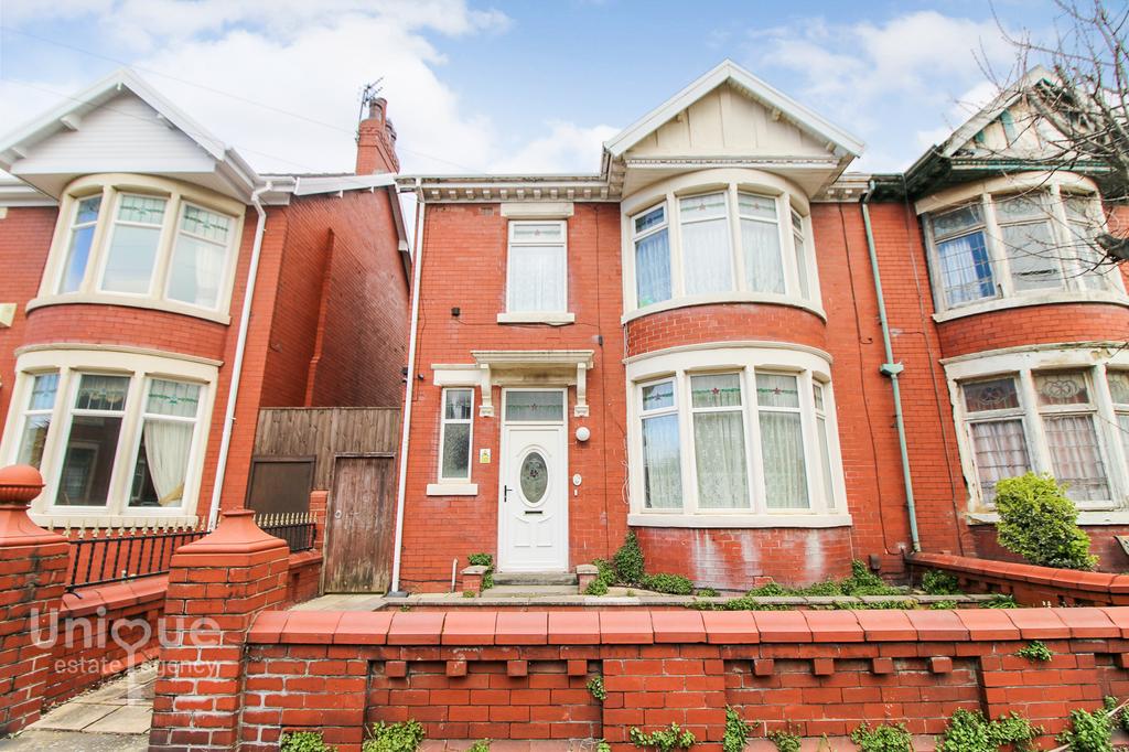 Hampton Road, Blackpool, FY4 4 bed semidetached house £180,000