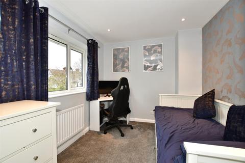 11 Briar Close, Larkfield, Aylesford, ME20 6NA