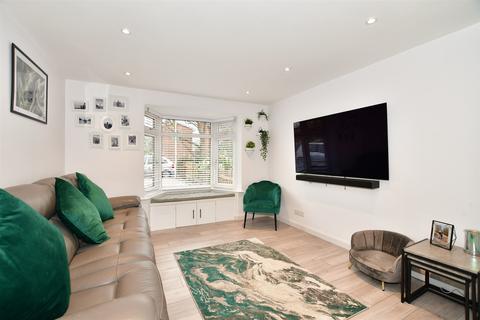 11 Briar Close, Larkfield, Aylesford, ME20 6NA