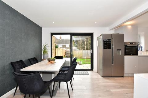 11 Briar Close, Larkfield, Aylesford, ME20 6NA