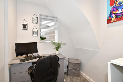 11 Briar Close, Larkfield, Aylesford, ME20 6NA