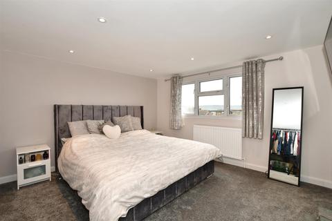 11 Briar Close, Larkfield, Aylesford, ME20 6NA