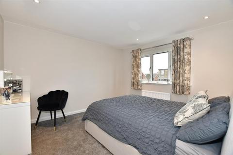 11 Briar Close, Larkfield, Aylesford, ME20 6NA