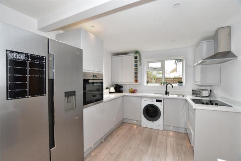 11 Briar Close, Larkfield, Aylesford, ME20 6NA
