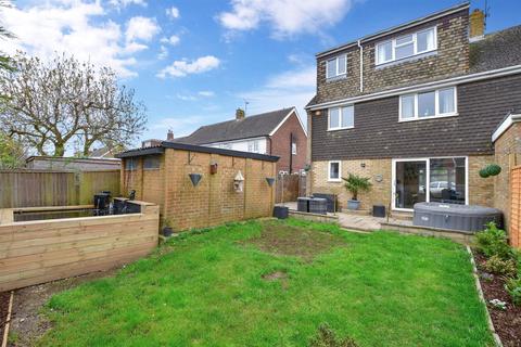 11 Briar Close, Larkfield, Aylesford, ME20 6NA