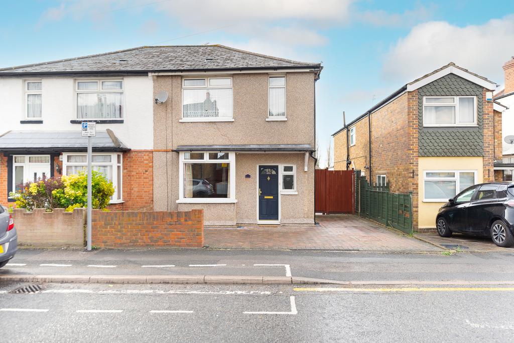 Longfellow Road, Worcester Park KT4 3 bed semidetached house £550,000