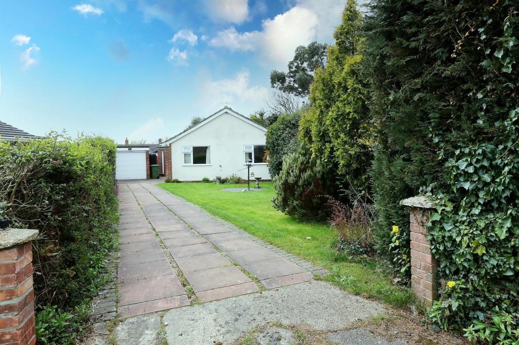 Lingwood Gardens, Lingwood, Norwich... 2 bed detached bungalow £290,000